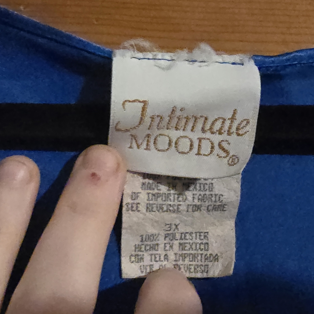 Intimate Moods Night Gown - Picture 2 of 2